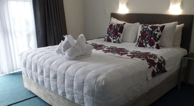 Palm Court Motor Inn, Забронировать Отель Отели Озера Роторуа с завтраком, Завтраки