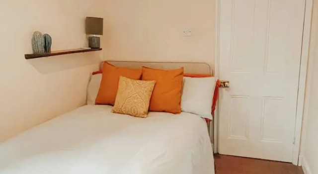 Bright 2-bed Flat in Huntingdon Town Centre