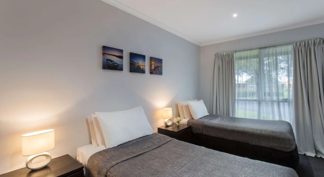 Люкс с 4 комнатами Best Western Colonial Village Motel