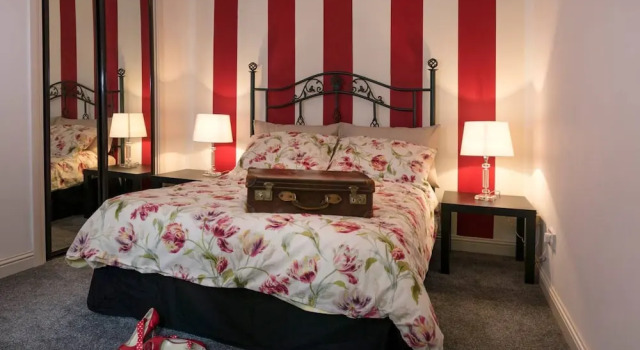 2 Bedroom Flat in Central Location Sleeps 4, Забронировать Апартаменты/квартира Эдинбург Midlothian, рядом с Национальный музей Шотландии
