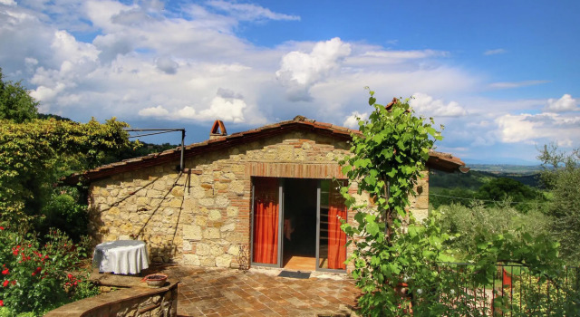 Rustic Villa with Private Pool near Montepulciano