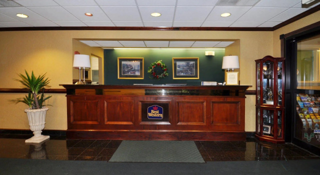Best Western Plus South Hill Inn, Забронировать Отель Отели Саут-Хилл 3 звезды, 3*