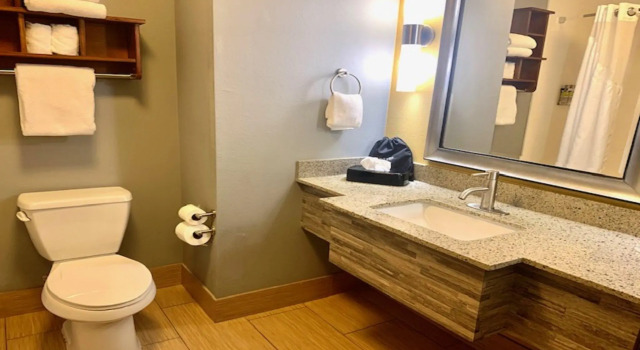 Четырёхместный номер Standard Holiday Inn Express & Suites Perry-National Fairground Area by IHG