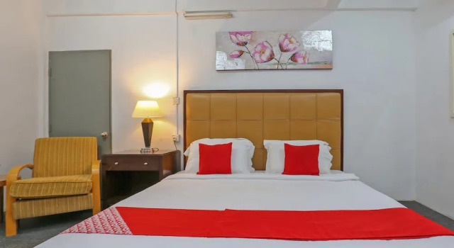 The Sarina Hotel & Cafe by OYO Rooms