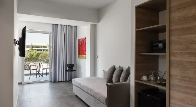 Полулюкс Acharavi Beach Hotel