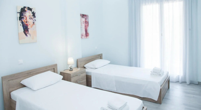 Sunny and Minimal apt in Glyfada With 3 Bdrm