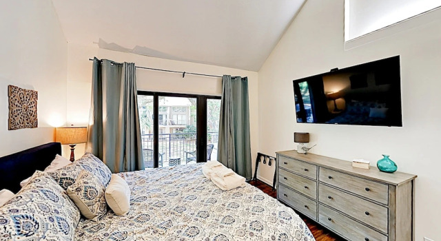 Coastal Chic Villa 2 Bedrooms 2 Bathrooms Villa