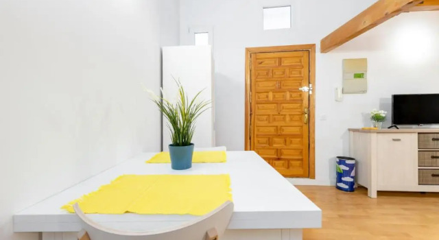 Duplex Lavapies 1BD, Boek Hotel Madrid Community of Madrid, in de buurt van Edificio Grassy