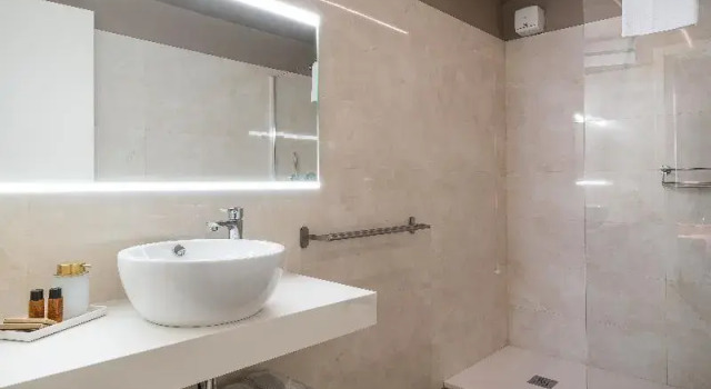 Трёхместный номер Deluxe GOGO` Petit Hotel