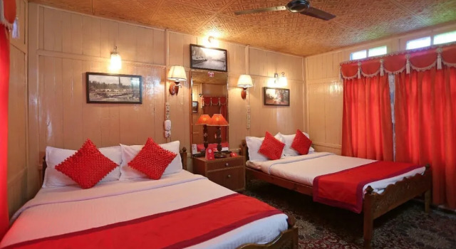 Четырёхместный номер Luxury с видом на озеро Manila Groups of Houseboats