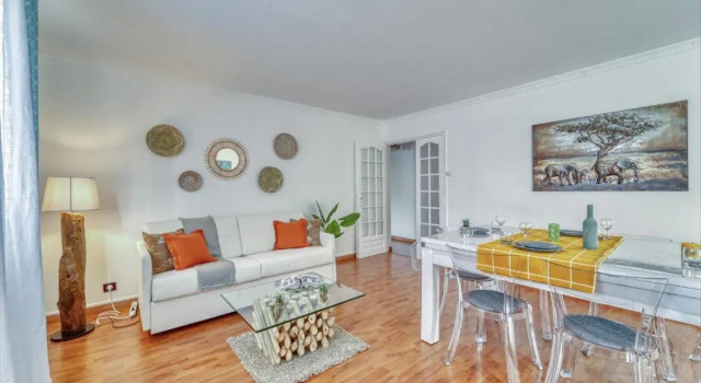 Апартаменты Chic and spacious apart with parking