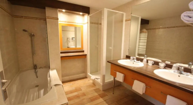 Пятиместный номер Standard Hotel Kyriad Tours St Pierre des Corps Gare
