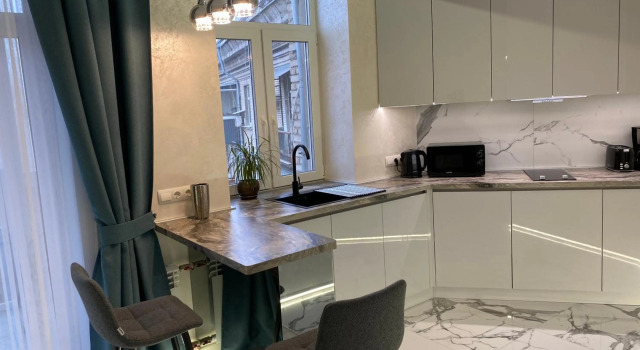 Panorama Luxury Apartment in The House with a Spire, a historical building in the city centre, Book Lejlighed Lejligheder i Kharkiv, Lejlighed
