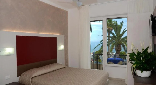 Hotel Lido Mazzini, Забронировать Отель Отели Лоано с парковкой, Парковка