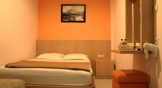 Family Budget Hotels F77