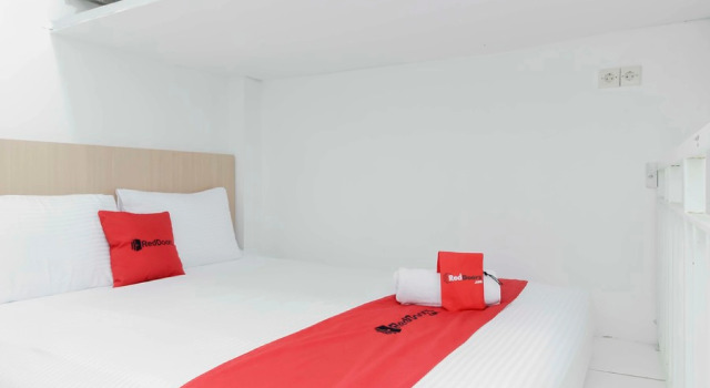 RedDoorz near Hayam Wuruk, Book Hotel Jakarta Jakarta Province