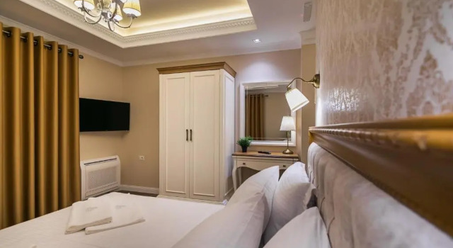 Полулюкс Legacy Boutique Hotel