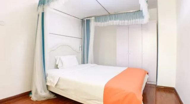 Люкс Дуплекс с 4 комнатами XingFuLi Service Apartment