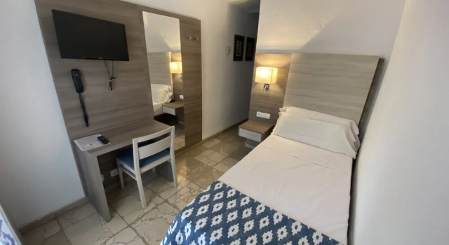 Superior single cameră cu balcon Hostal Villa Rosa