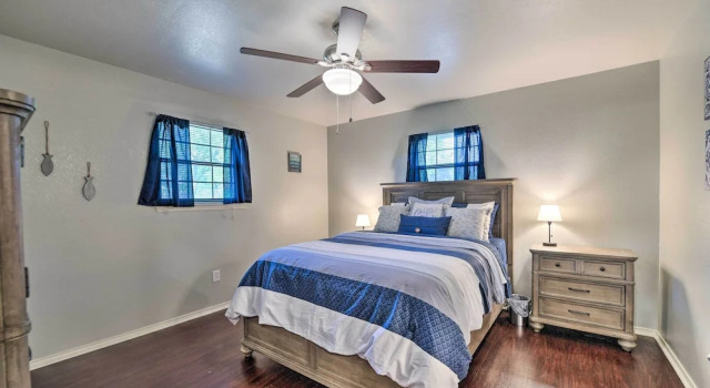 Коттедж Lakefront Home < 3 Miles to Historic Granbury!
