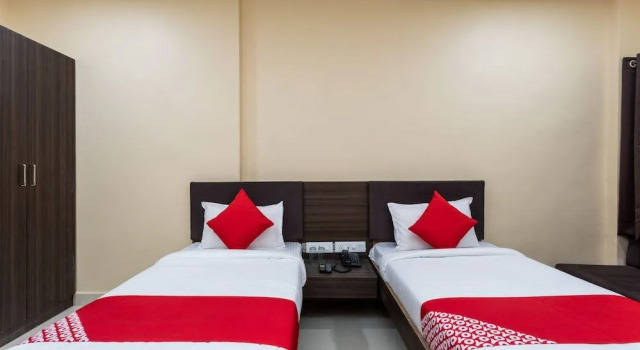 OYO 28247 Hotel SMR Palace