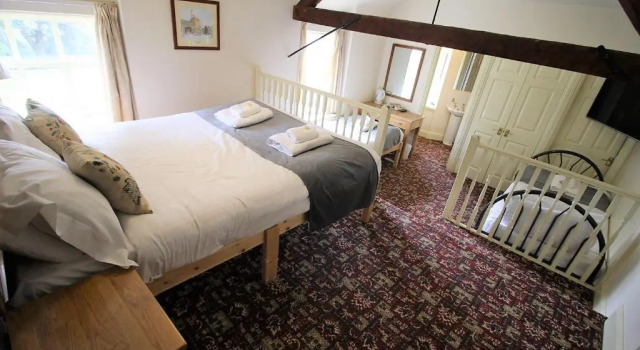 Четырёхместный номер Standard The Kings Arms Hotel