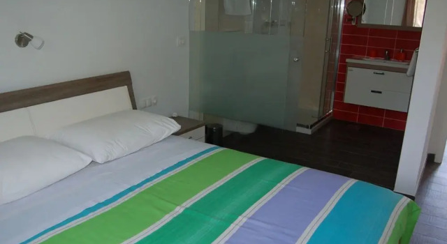 Коттедж Modern Holiday Home With Terrace, Near the Sea