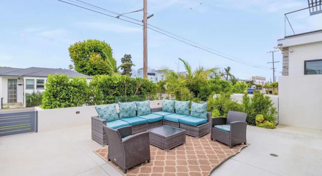 @ Marbella Lane - Luxe 4BR Haven w/ Skyscape Views, Забронировать Дом для отпуска Виллы Хантингтон-Бич, рядом с Центр искусств Хантингтон-Бич, Вилла