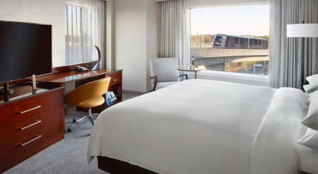 Номер Standard Atlanta Airport Marriott Gateway