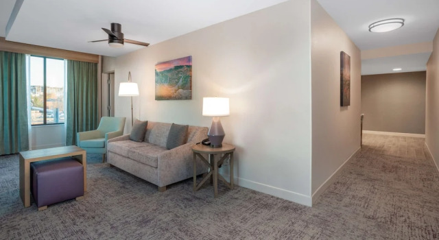 Четырёхместный номер Standard с видом на горы Homewood Suites By Hilton Albuquerque Downtown