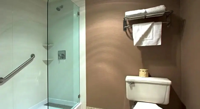 Четырёхместный номер Standard с видом на город Executive Inn & Suites Embarcadero Cove