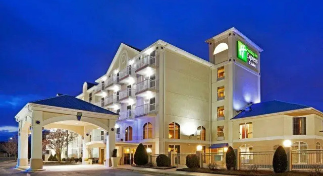Кровать в общем номере Holiday Inn Express & Suites Asheville SW - Outlet Ctr Area by IHG