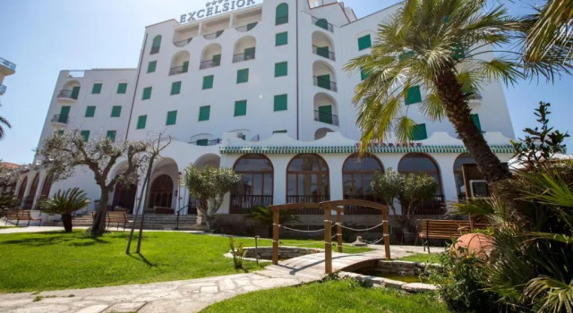 Трёхместный номер Standard Grand Hotel Excelsior