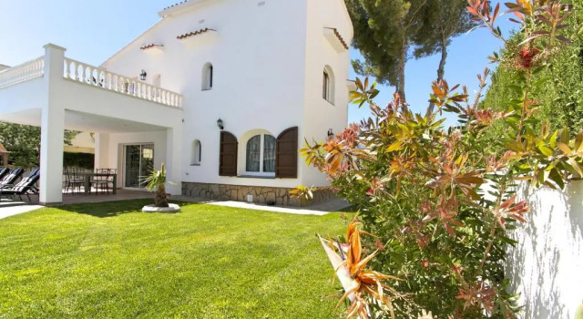 Вилла с 5 комнатами ARENDA Pino Alto Villa Gallo