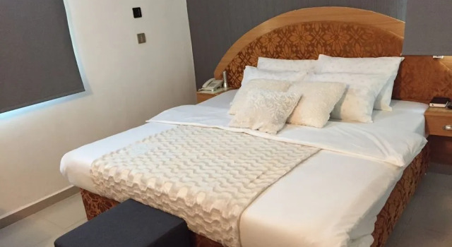 Ne-Yo Hotel and Suites, Prenota Hotel Hotel a Asaba con parcheggio, Parcheggio