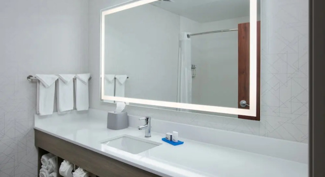 Люкс Holiday Inn Express Hotel & Suites Minneapolis SW - Shakopee by IHG