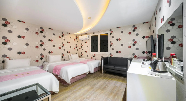Трёхместный номер Standard Q Hotel