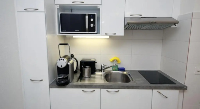 Апартаменты Cozy Apartment close to Cornavin Train Station and lake