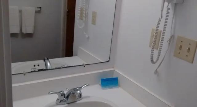 Четырёхместный номер Standard с балконом Cape View Motel