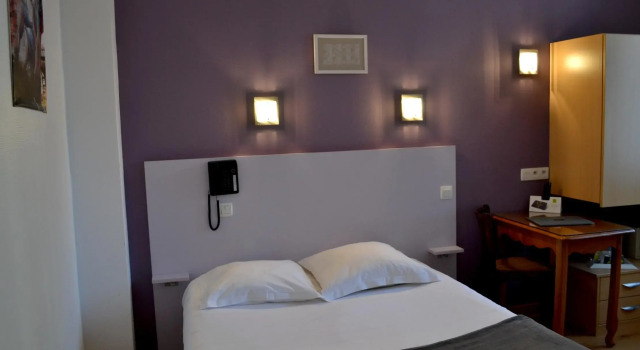 Hôtel La Porte Saint Pierre-Logis Hôtel Intra Muros RÉNOVÉ en 2026, Забронировать Отель Интра-Мурос Сен-Мало, рядом с Порт Сен-Мало