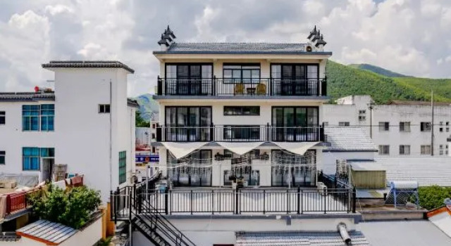 Hing Le Holiday Inn