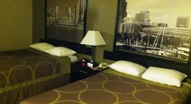 Четырёхместный номер Standard Super 8 by Wyndham Bridgeview/Chicago Area