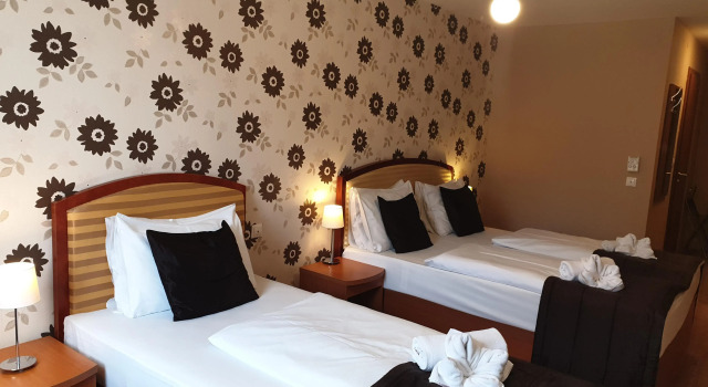 Six Inn Hotel