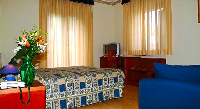 Трёхместный номер Standard Hotel International