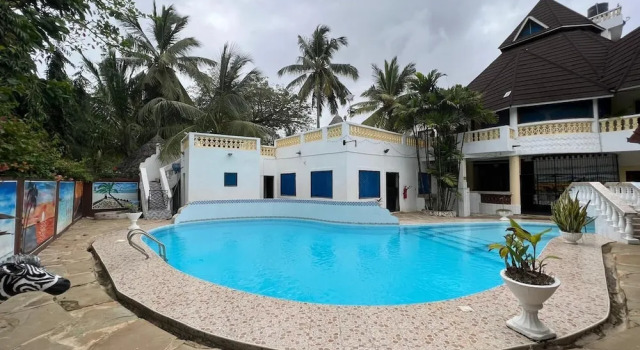 Коттедж Luxurious 4-bedroom Holiday House With Pool Access in Diani Beach