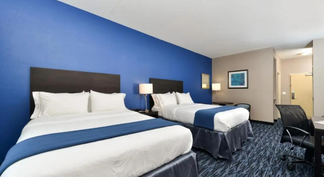 Четырёхместный номер Executive Holiday Inn Express & Suites Peekskill-Lower Hudson Valley by IHG