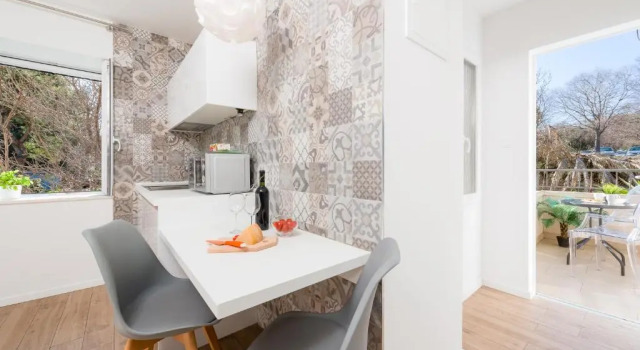 Bepa Guest House, Prenota Hotel Splitska 