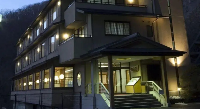 Taishakukyo Kanko Hotel Kinsaikan, Buchen Sie Hotel Shobara Hiroshima