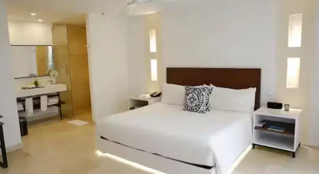 Четырёхместный номер Superior Nacar Hotel Cartagena, Curio Collection by Hilton