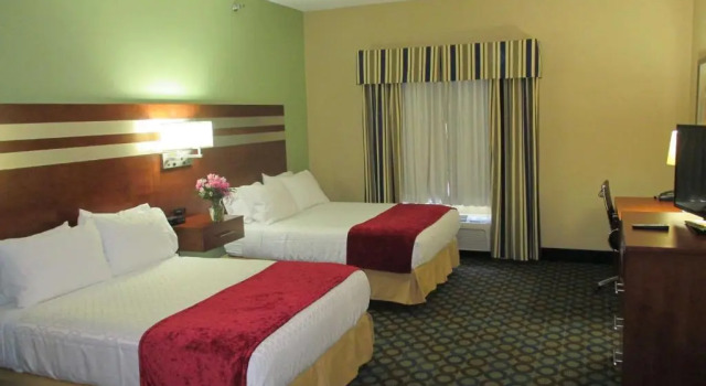 Четырёхместный номер Standard Цокольный этаж Best Western Troy Hotel